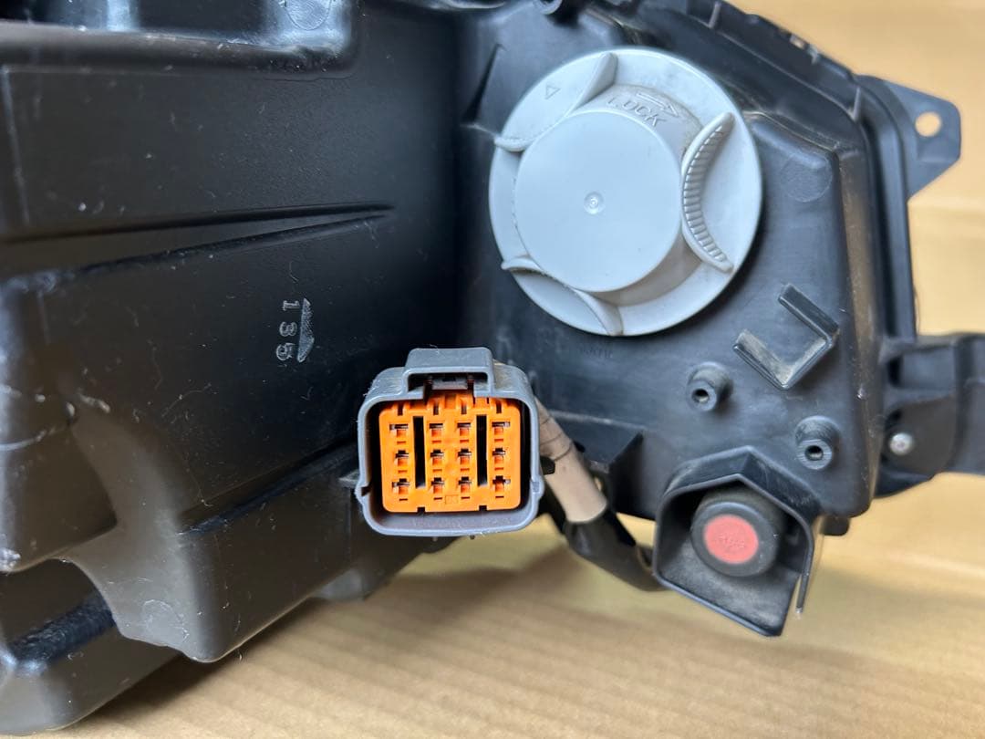 レヴォーグ　VN5 左ヘッドライト