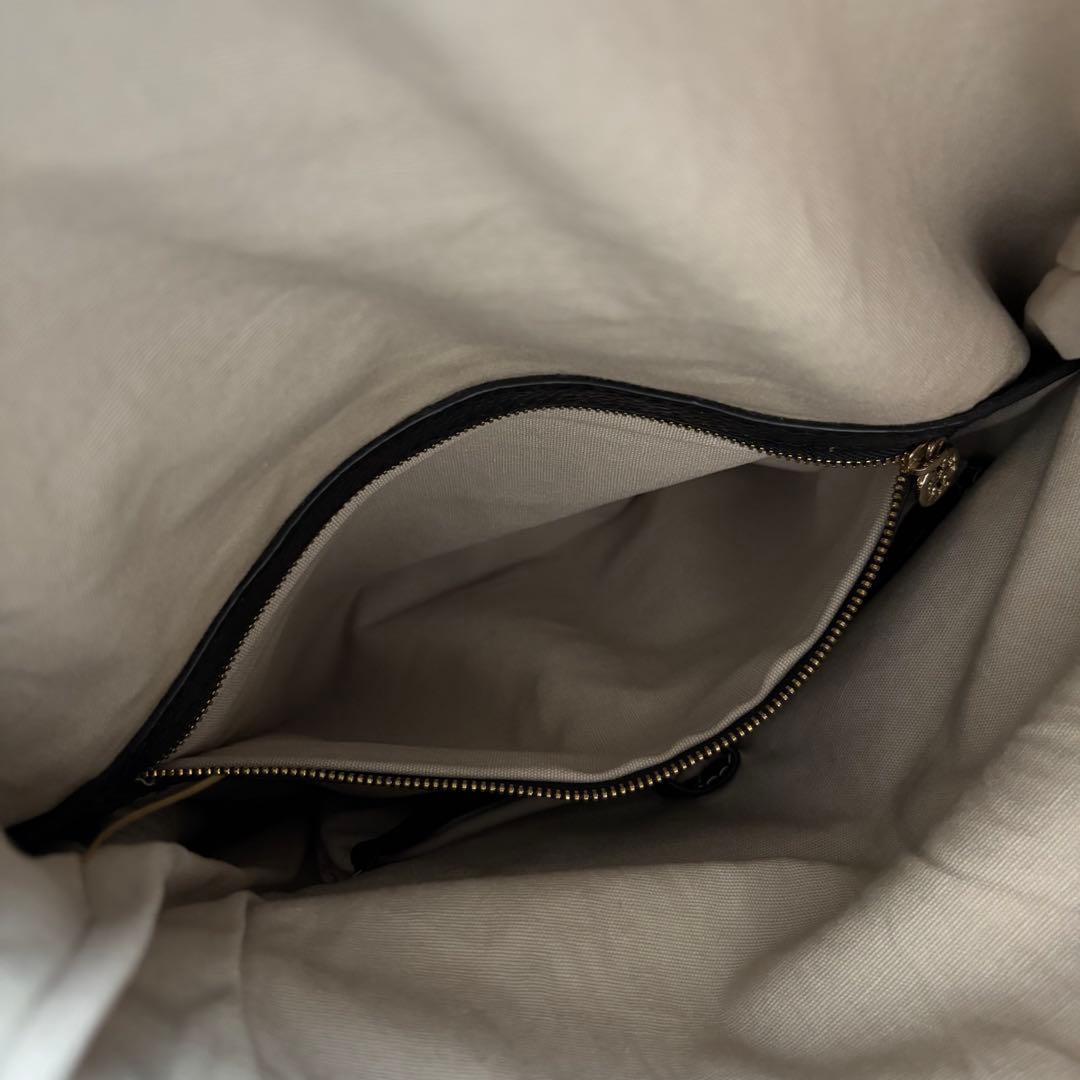 ✨トリーバーチ　デカロゴ　ショルダーバッグ　フラップ　レザー　本革　ブラック