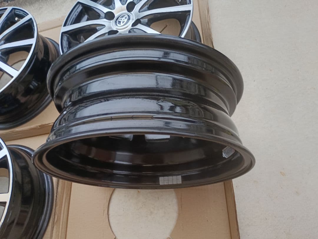 アクアNHP10中古純正アルミホイール4本セット