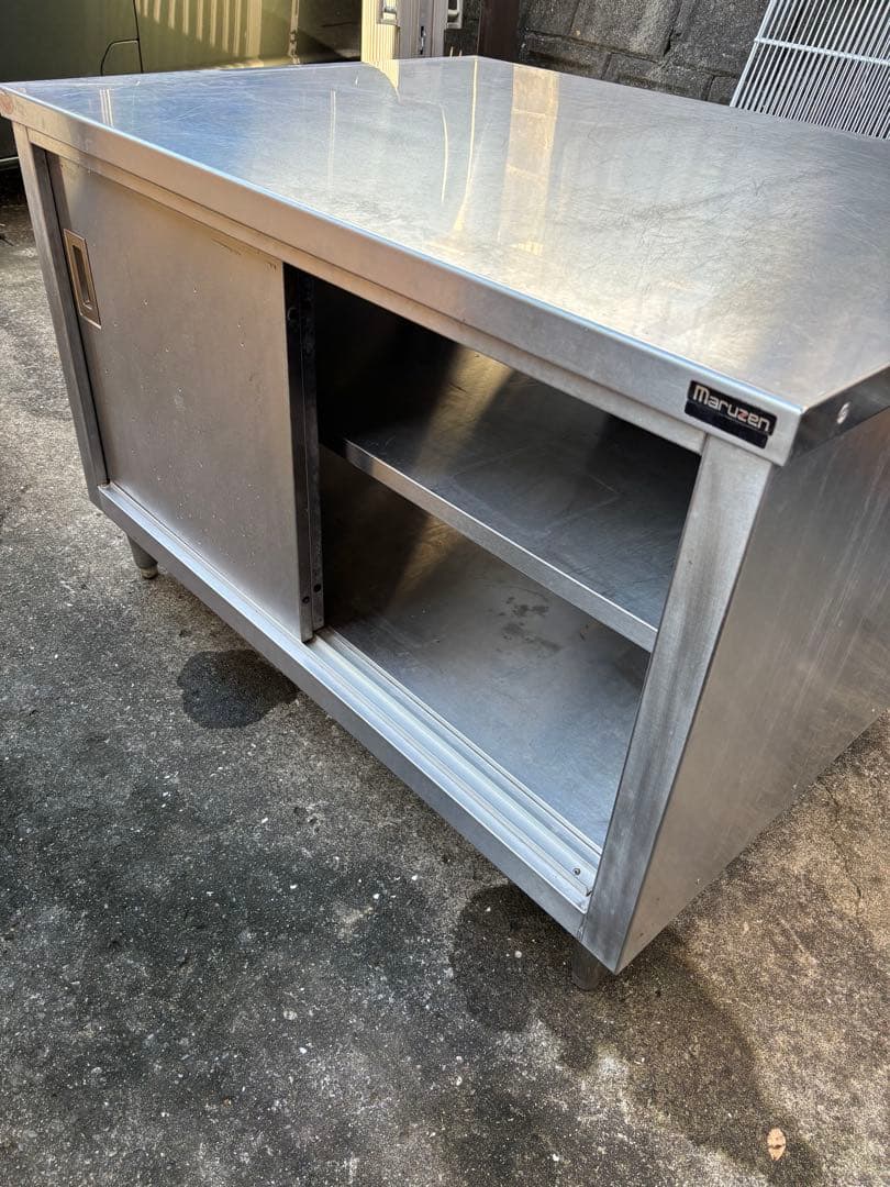 業務用ステンレス スライドドア収納キャビネット　両面扉