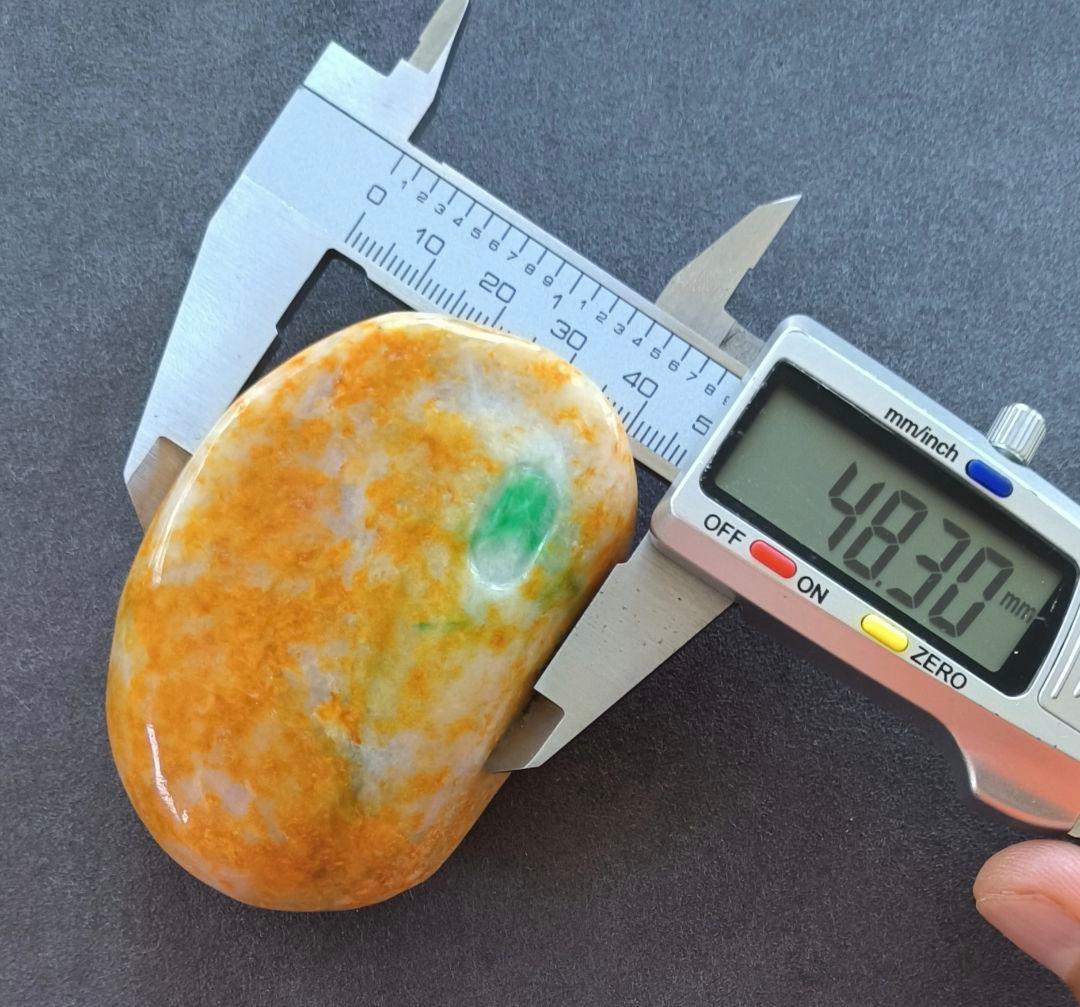 ミャンマー産本翡翠（ジェダイト）の原石（194ｇ）