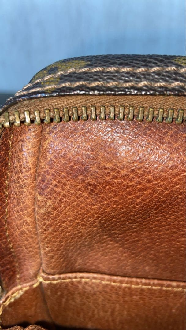 ルイヴィトン　ショルダーバッグ　モノグラム　ミニアマゾン　斜め掛け　レザー