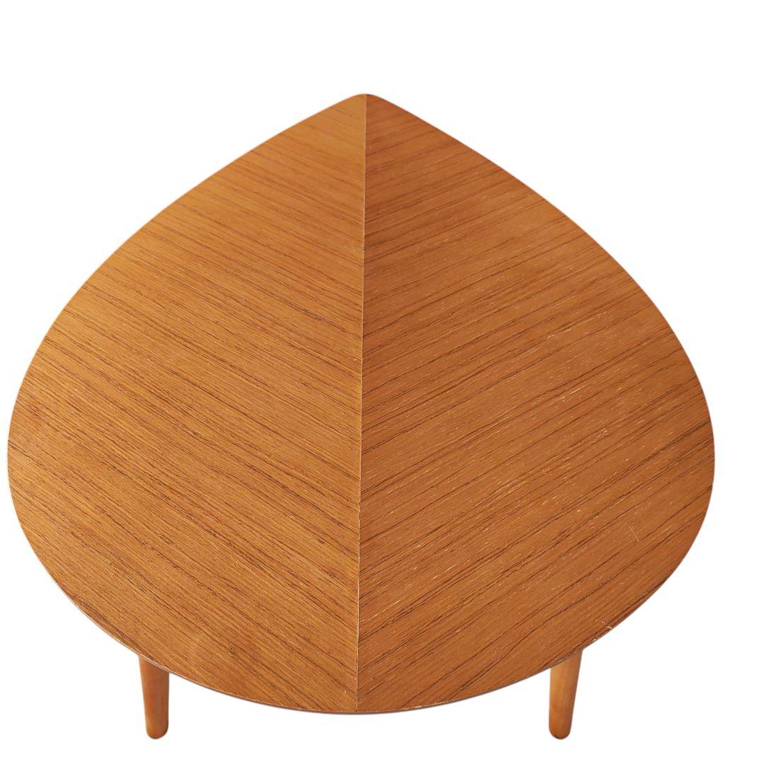 ローテーブル　リーフ　葉型　木製　センターテーブル