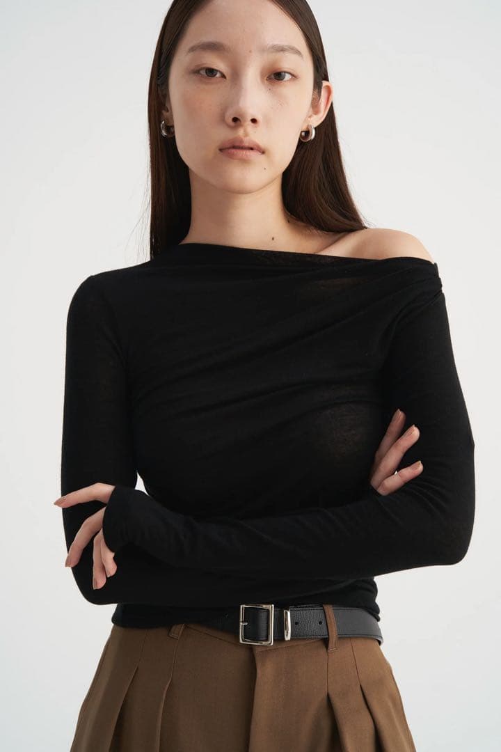 新品未使用品 Venica Cashmere asymmetry tops