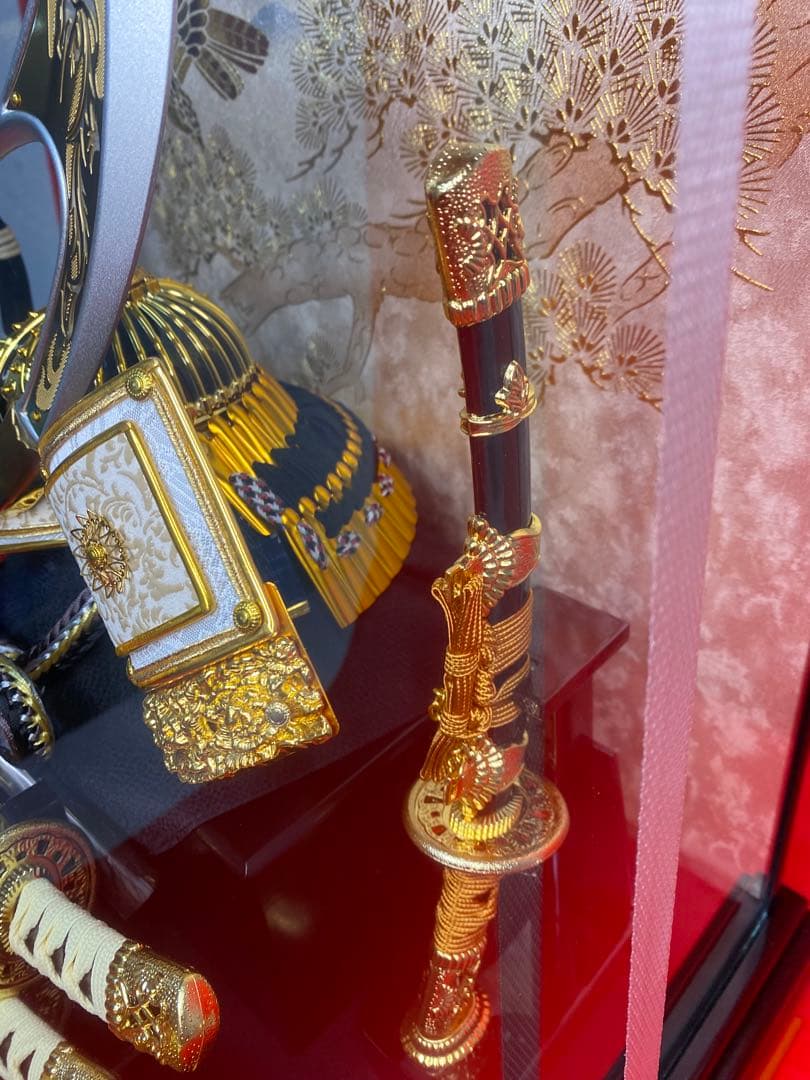 東京久月　五月人形　家紋付き兜飾り　ガラスケース入　１２号