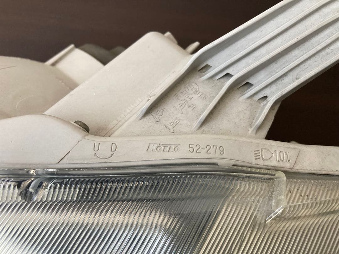 プロボックスサクシード(NSP160V)左ヘッドライト