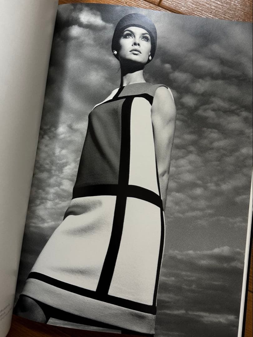 最終価格 YVES SAINTLAURENTイヴサンローラン イメージとデザイン