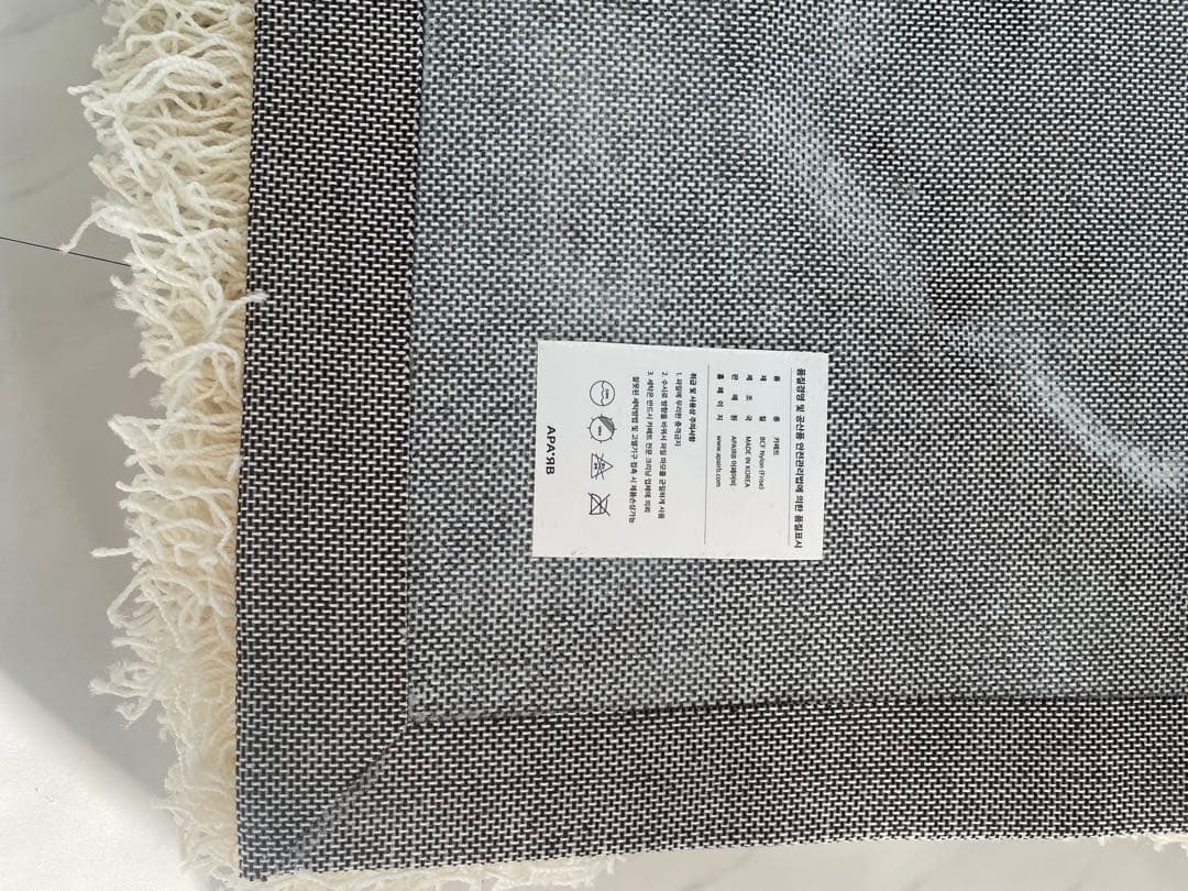 ファブリックフレーム 壁掛け鏡　タフティング