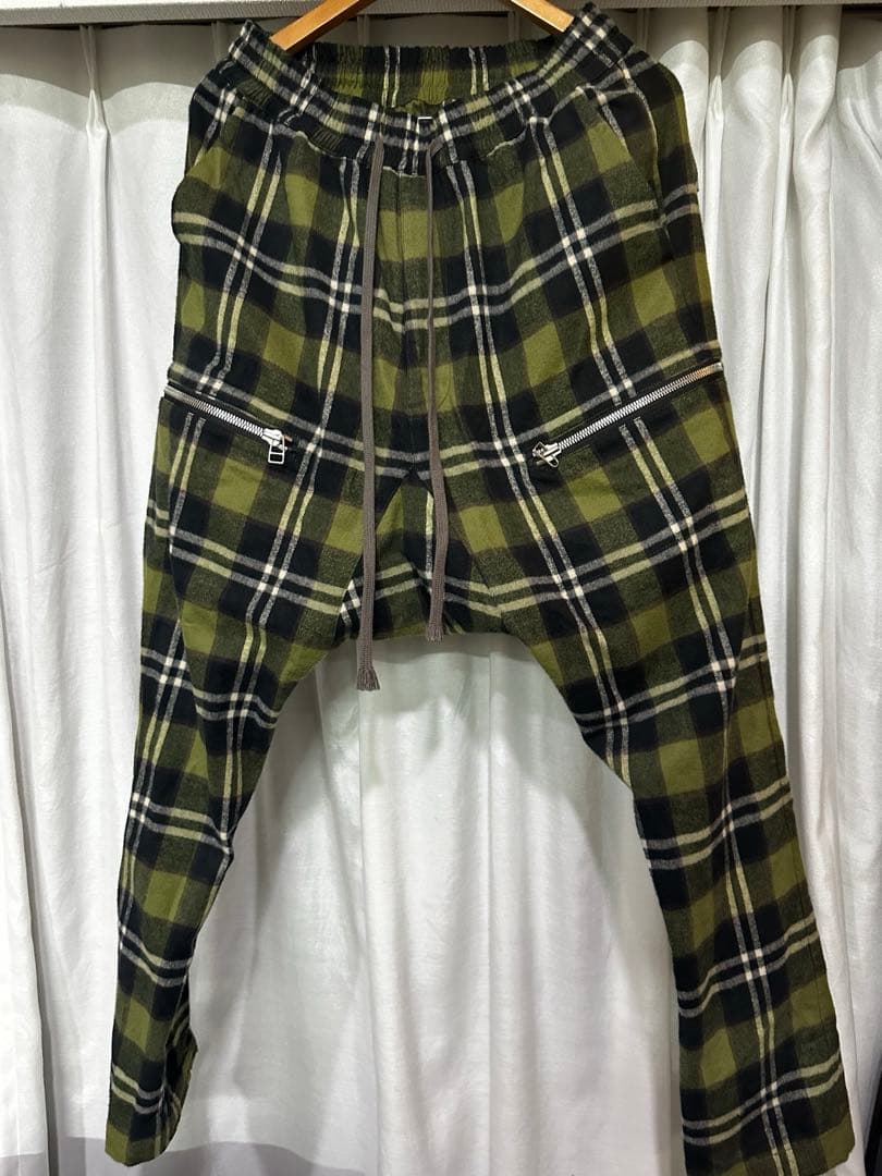 A.F ARTEFACTサルエルパンツ 緑と黒のチェック柄