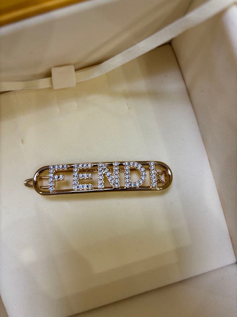 【新品未使用】FENDI クリスタルヘアクリップ