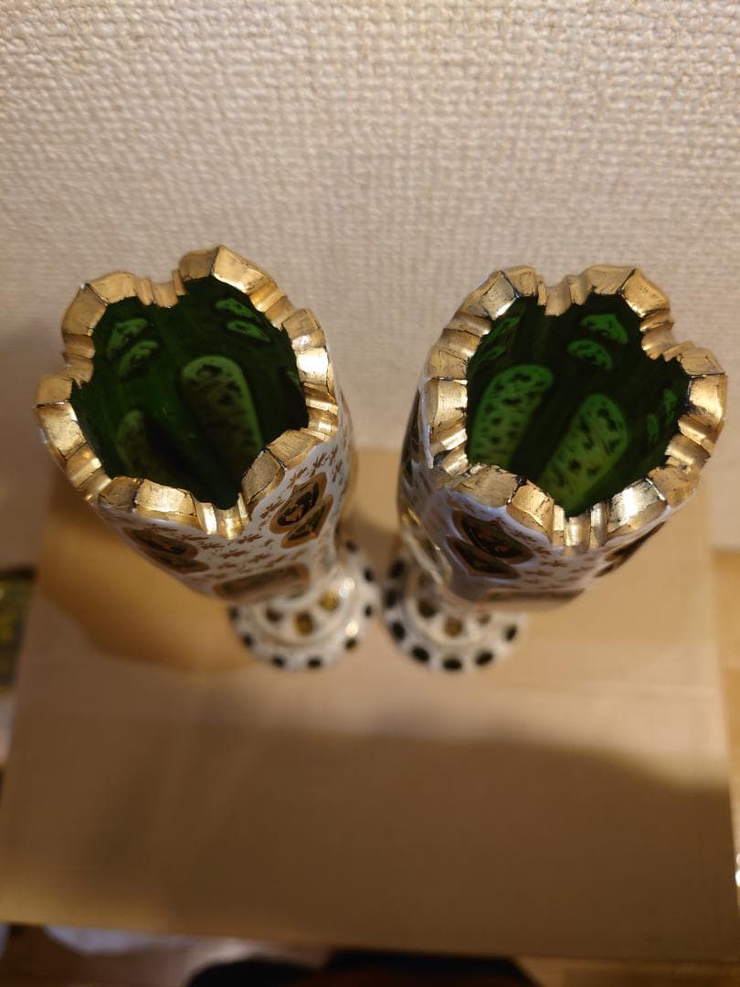 西洋アンティーク　1880年代　ボヘミアガラス　オパーリン　金彩唐草紋様　花瓶