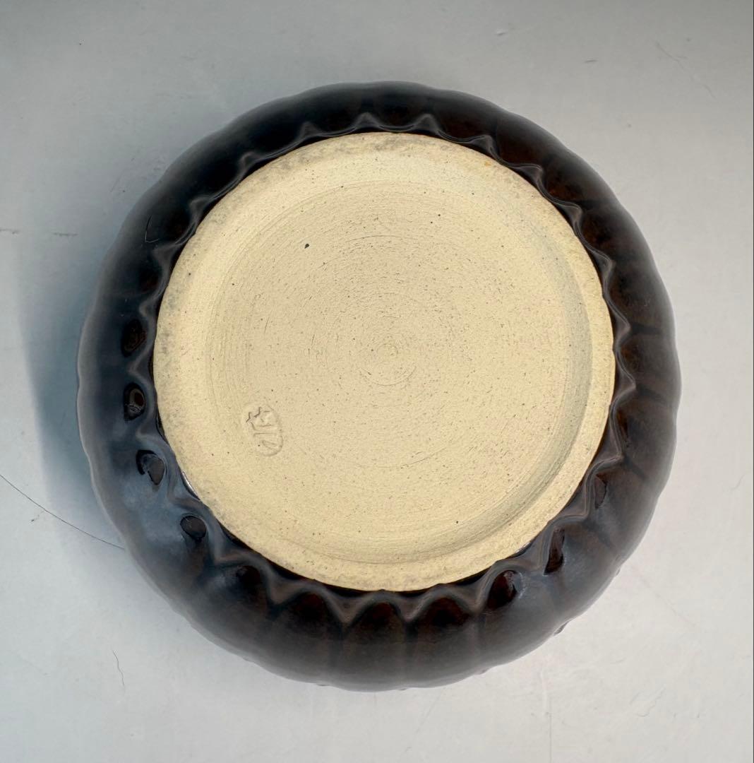 【中古品】膳所焼　菊彫建水（共箱）