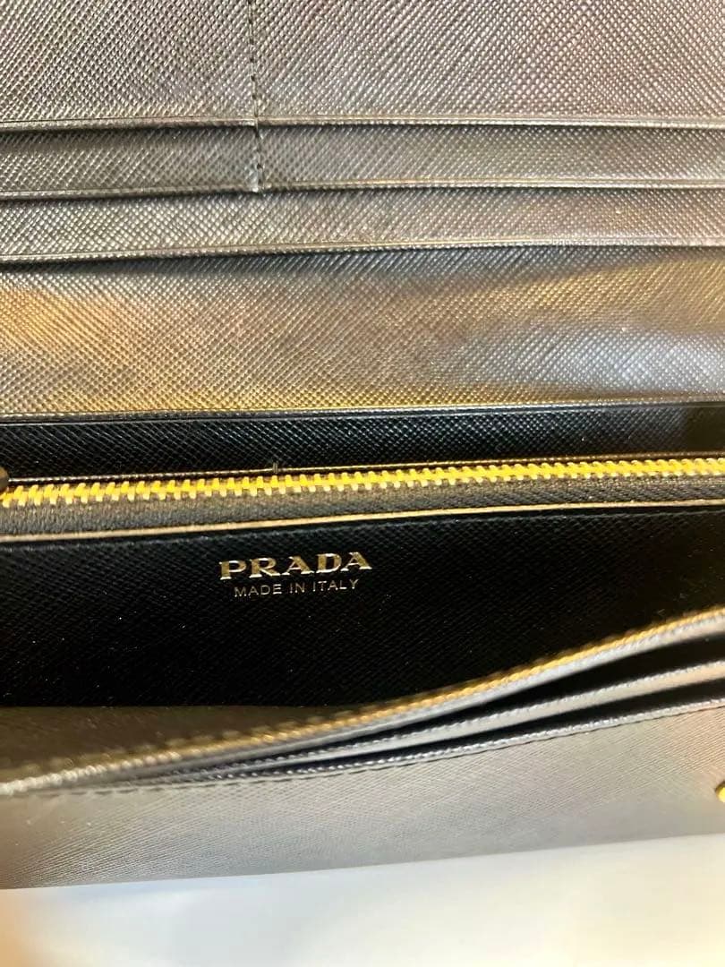 プラダ長財布黒