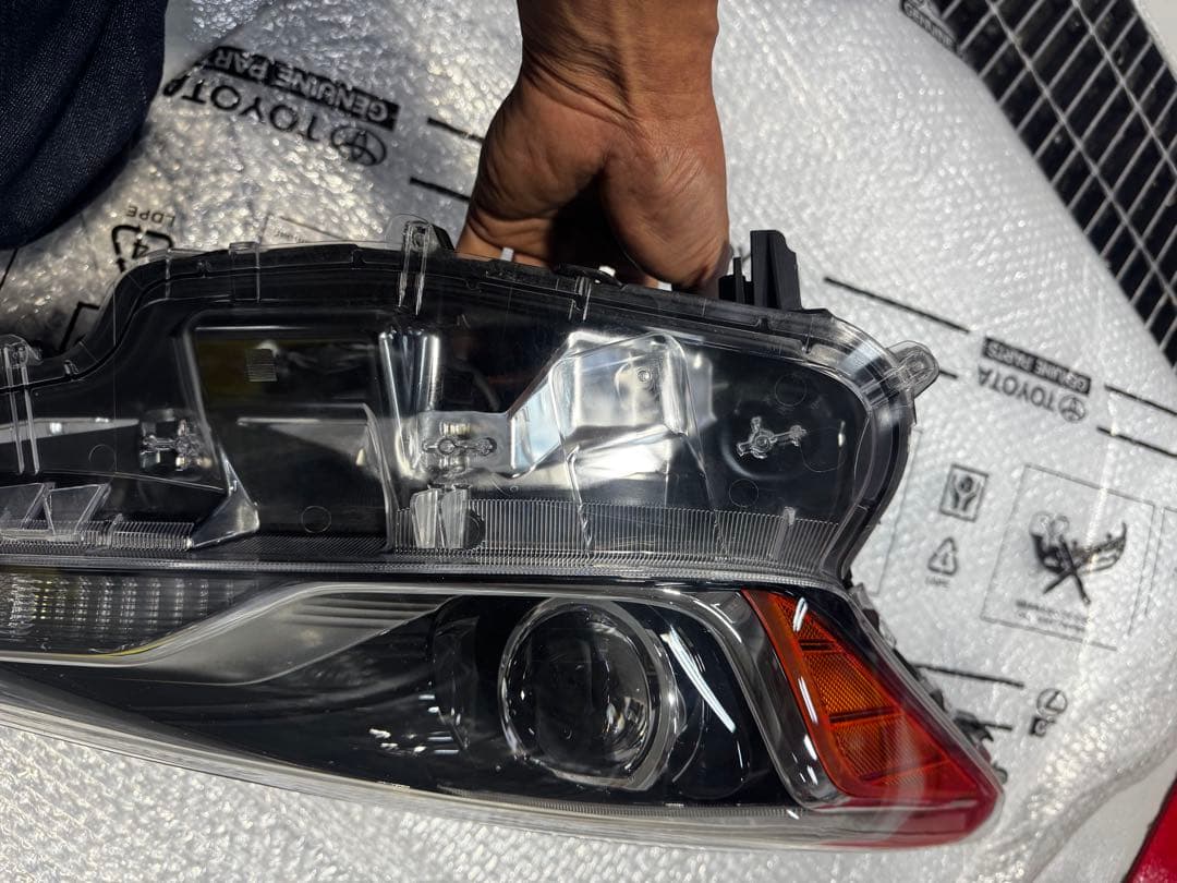 プリウス　ZVW51 右ヘッドライト　LED 純正品番81145-47850