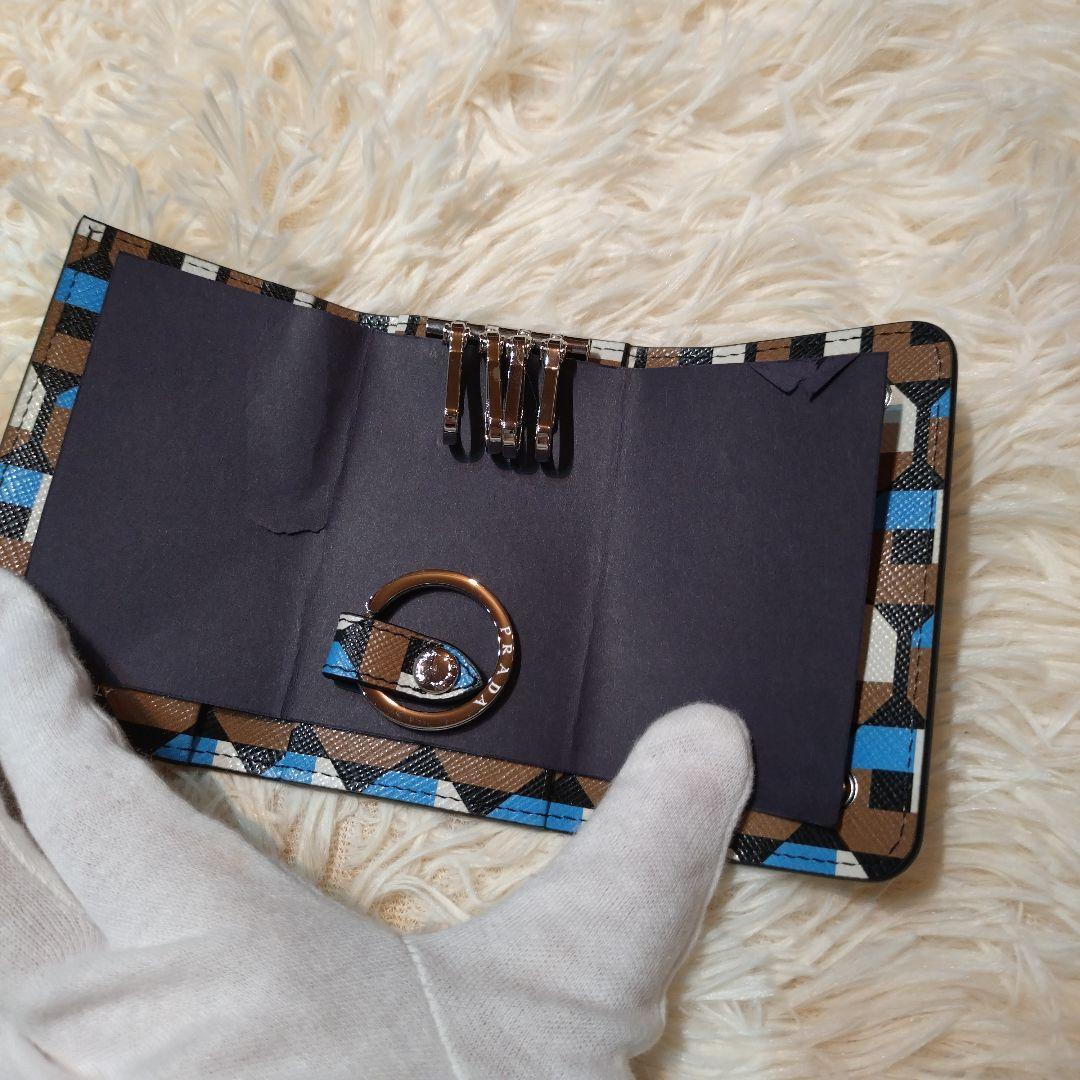 新品✨️　NFCタグ　プラダ　キーケース　4連　サフィアーノレザー　3角ロゴ