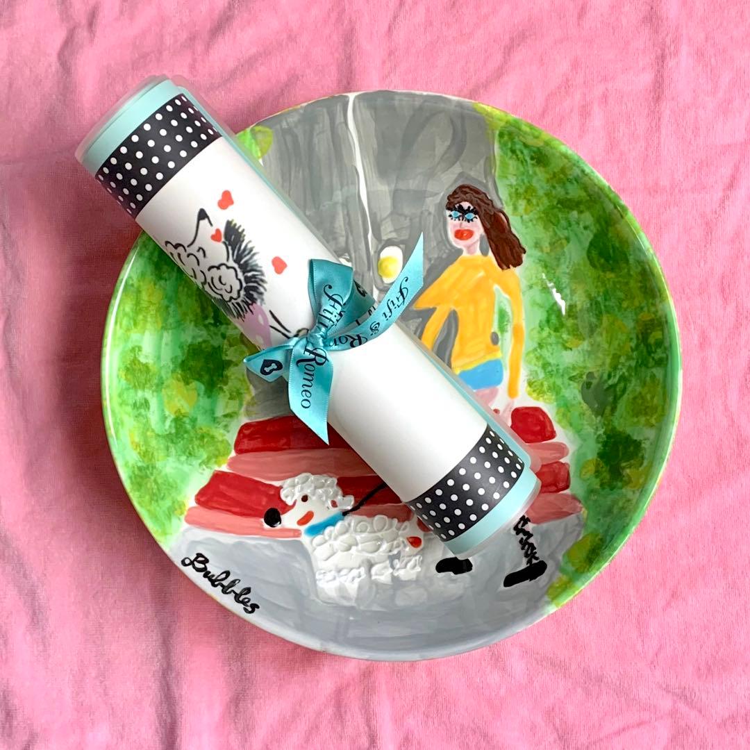 世界で1つFifi&Romeo手描き飾り皿プレート犬散歩大皿おもちゃ敷物セット