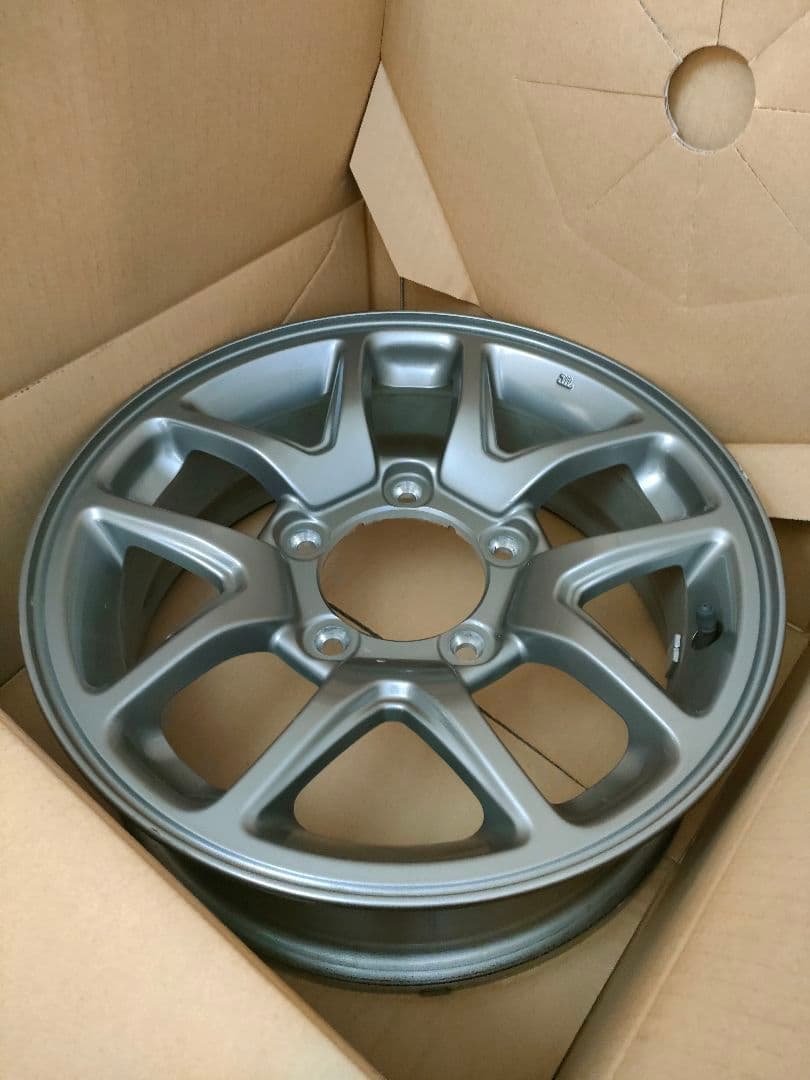 ジムニーJB64W（グレードXC） スズキ純正アルミホイール　1本中古品