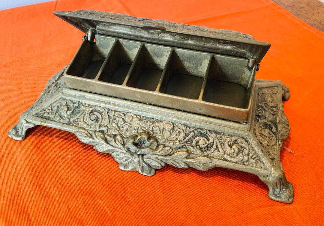 英国製アンティークの宝石入れ