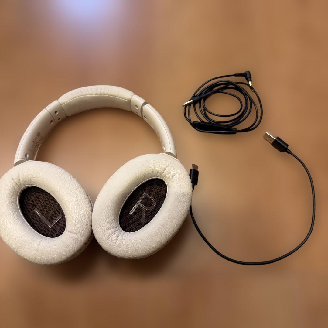 ホワイト ワイヤレスヘッドホン