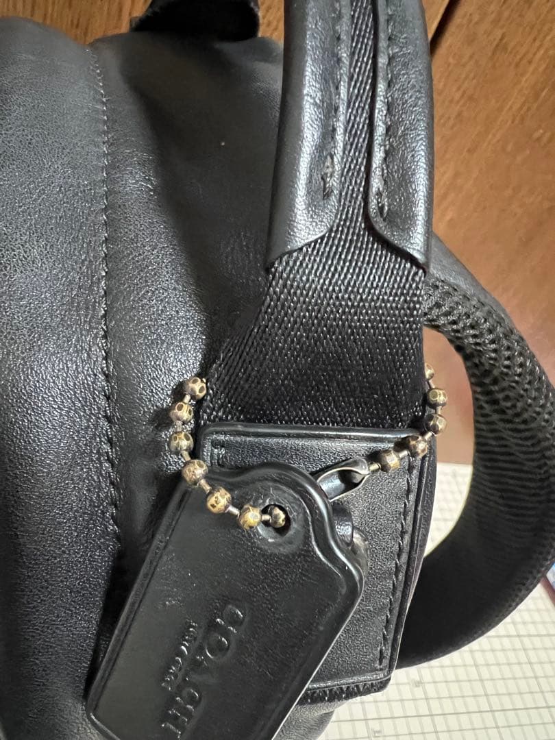 COACH メンズ　ワンショルダーバック　ブラックレザー