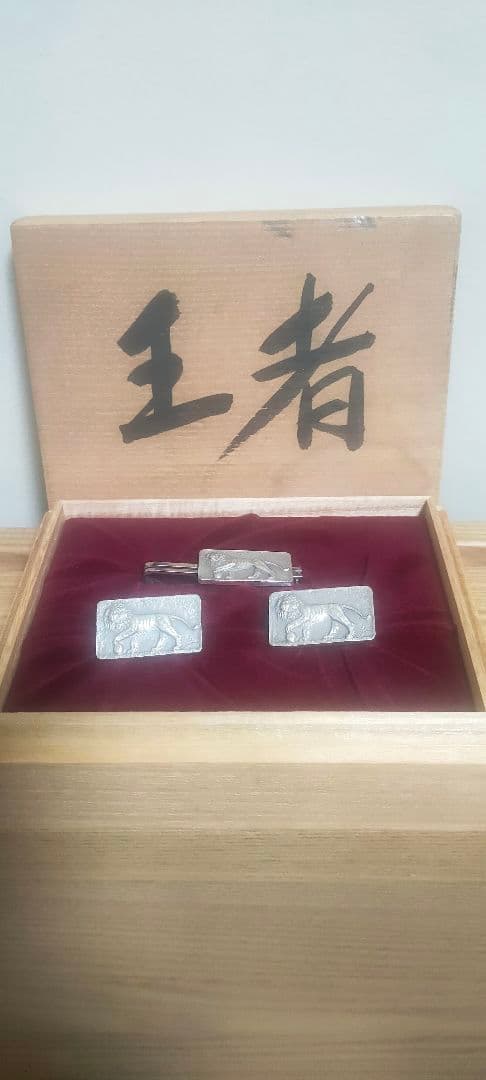 ★純銀製ライオンカフスボタン（カフリンクス）とネクタイピンのセット