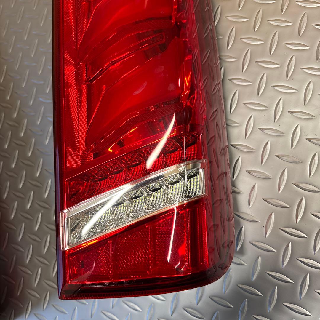 【美品】ハイエース JEWEL LEDテールランプ TT200HUS-RC-1