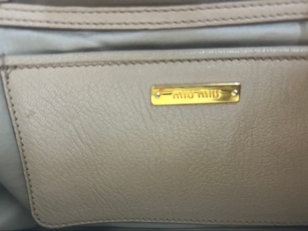 Miu Miu ベージュ レザー ハンドバッグ