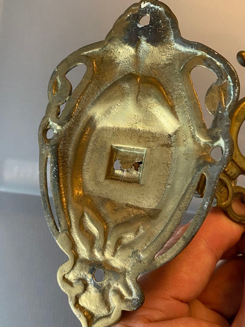 イギリスアンティーク真鍮製装飾キャンドルホルダー