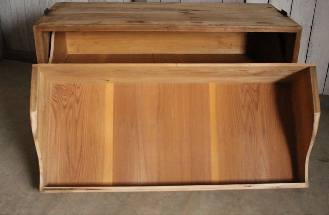 味のある木製の引き出し　2段