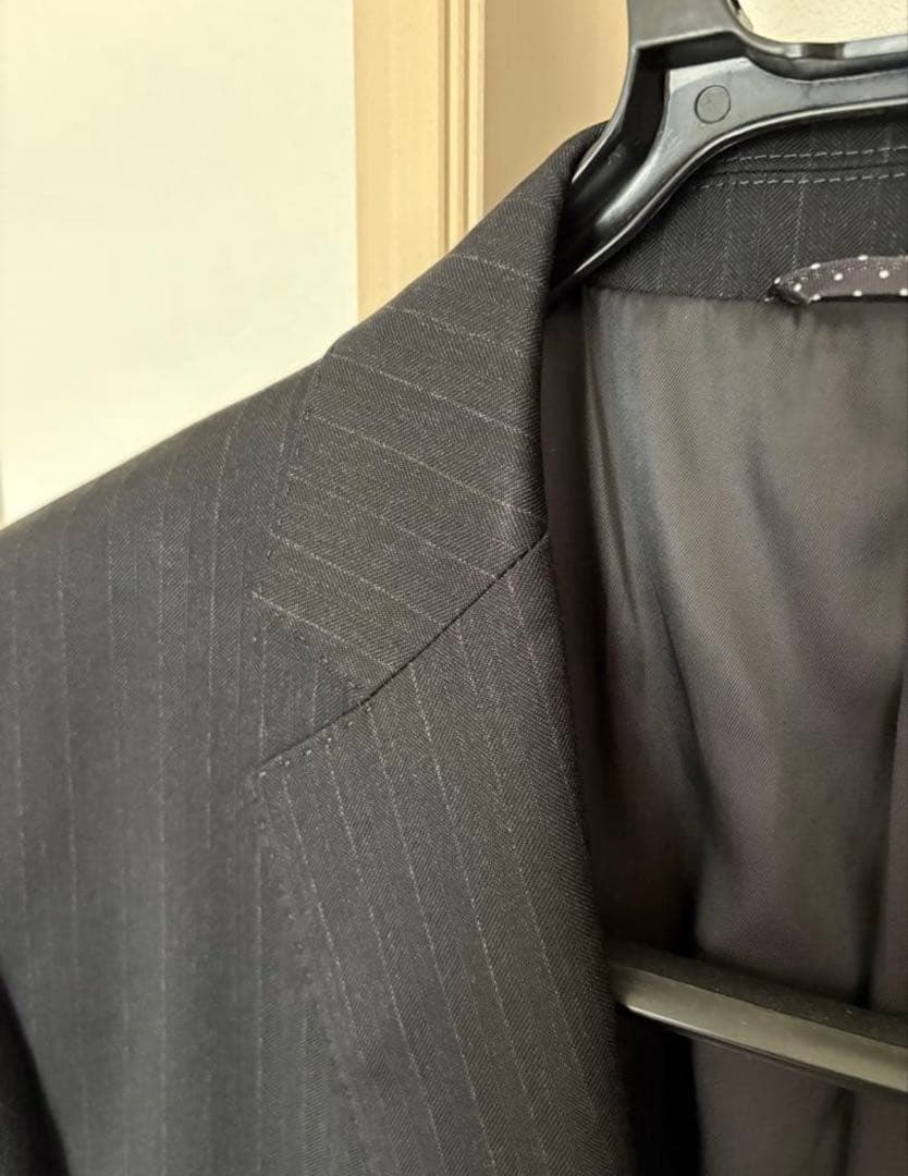 カノニコ Super110's チャコールグレー・ストライプスーツ　サイズＹ6