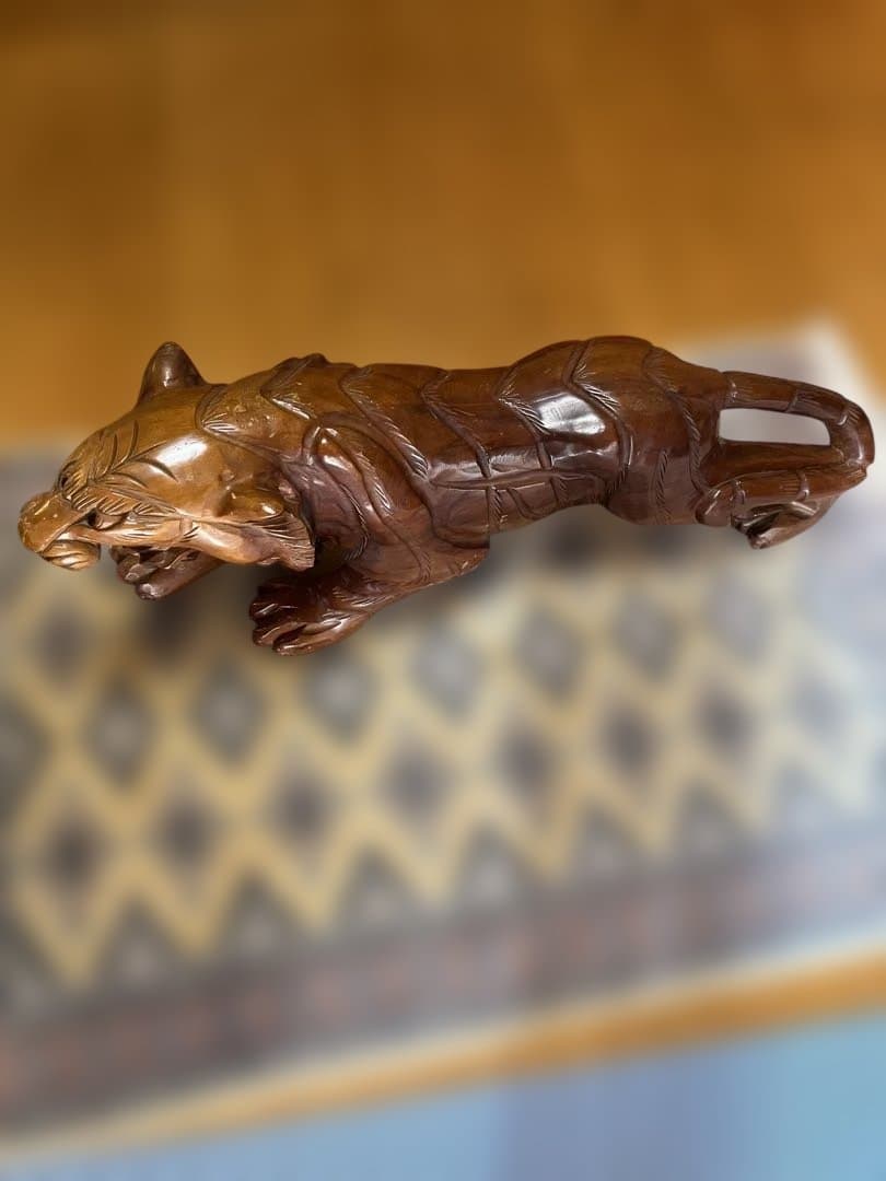 木彫り虎 置物 大型 手彫り 彫刻 オブジェ 縁起物