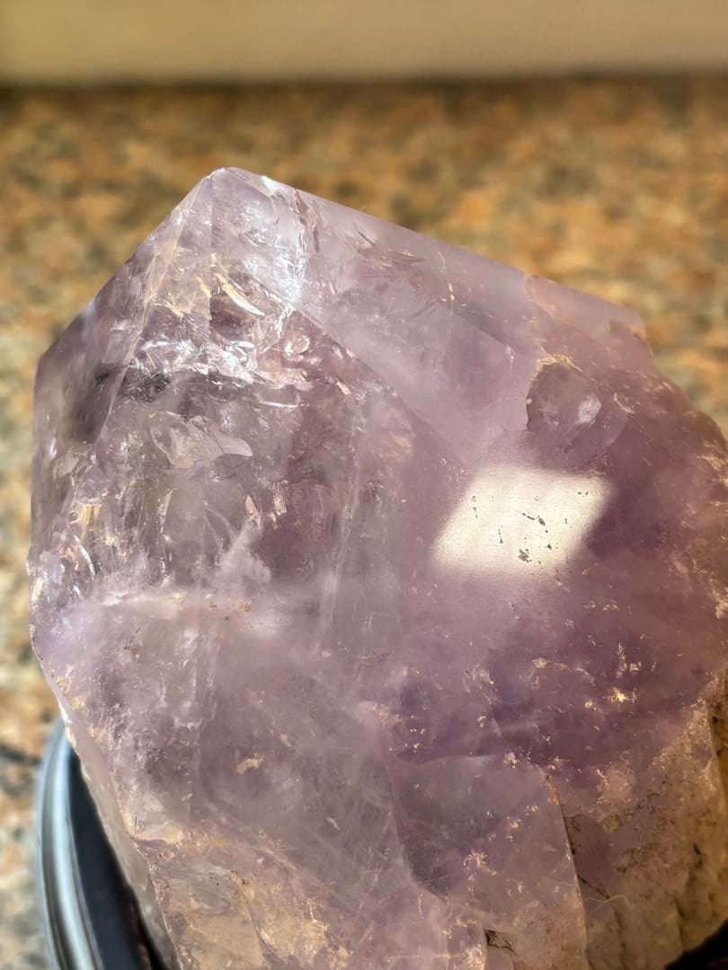 強力浄化　ボリビア産　ラベンダーアメジスト　巨大単結晶　1886g 専用台座付