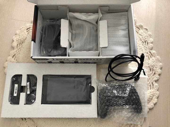 送料込み❗️Switch本体、新品スマブラセット、プロコンは付いてきません。