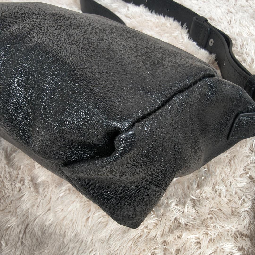 イアパピヨネ　軽量　本革　ボックスミニショルダーバッグ ブラック　レザー