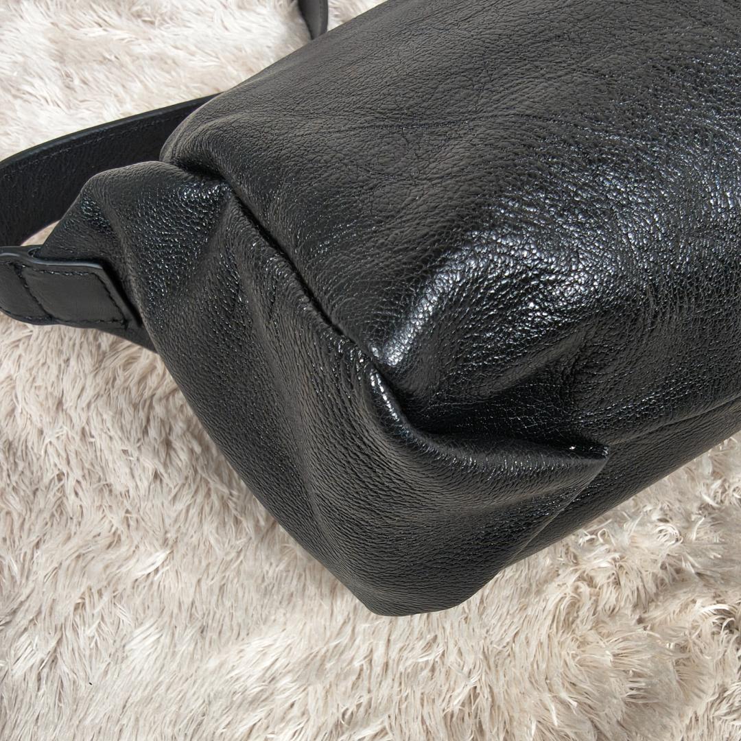 イアパピヨネ　軽量　本革　ボックスミニショルダーバッグ ブラック　レザー