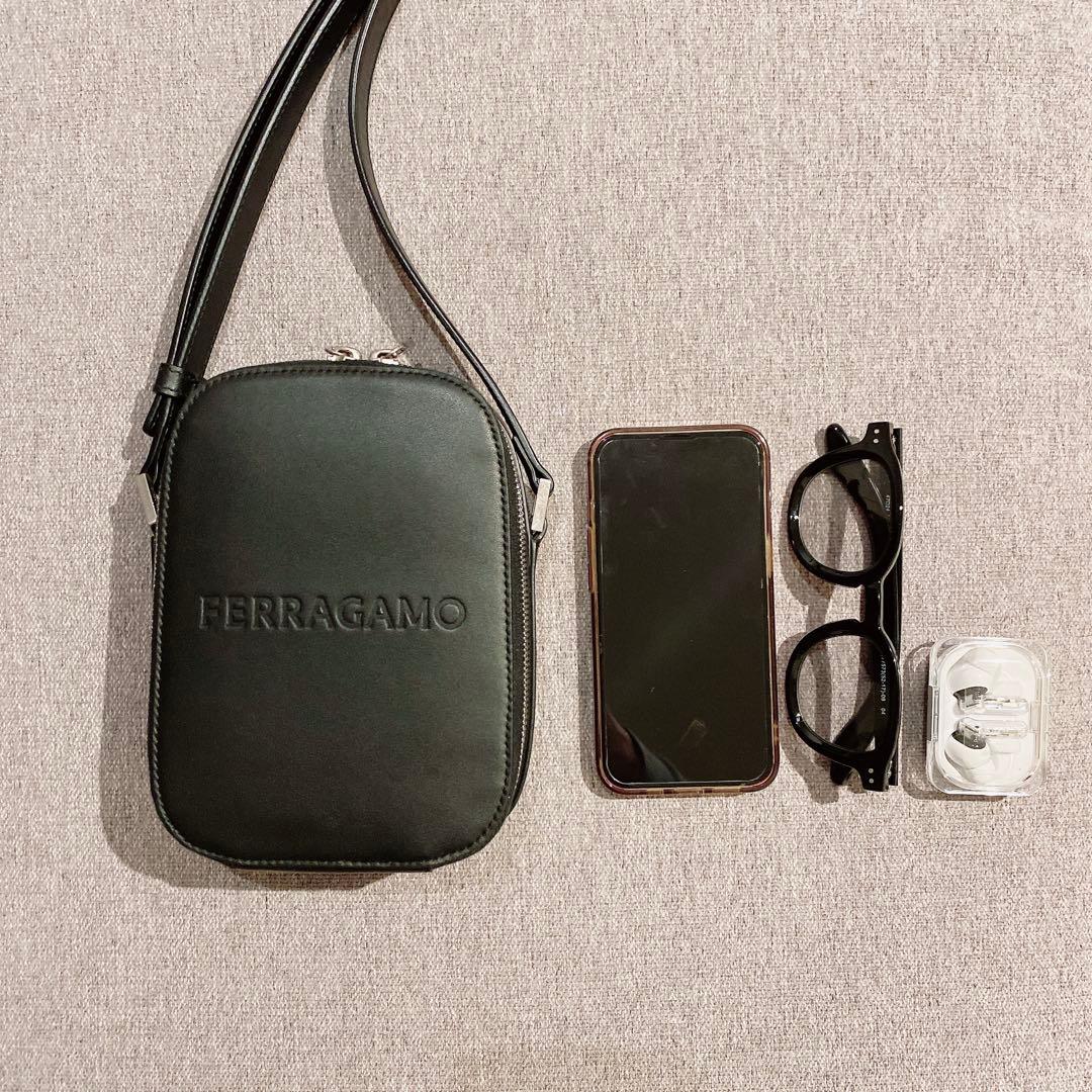 【美品】フェラガモ ミニショルダーバッグ ボディバッグ