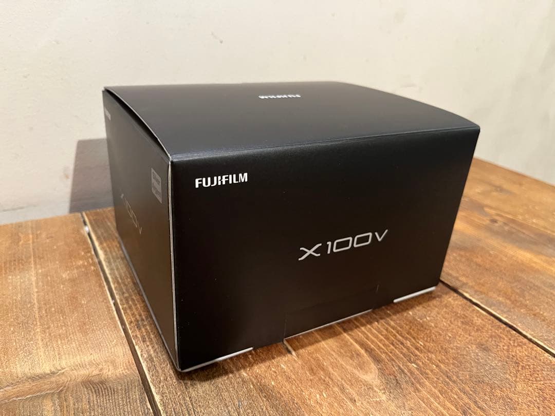 【美品】Fujifilm X100Vおまけ付★シャッター数6100