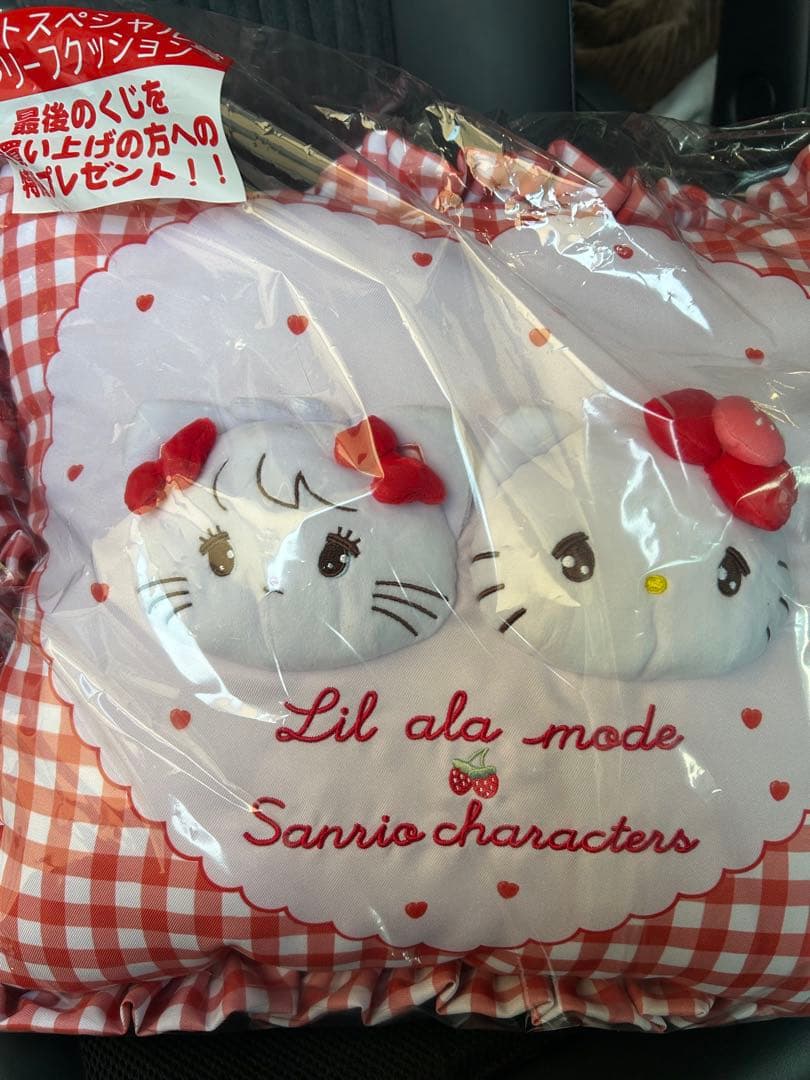 Lilalamodeサンリオくじ ラストス賞レリーフクッション キャリーケース