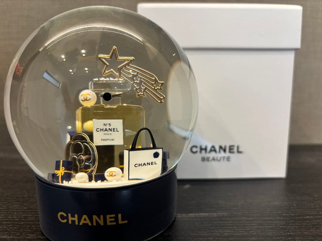 CHANELシャネル2025年海外限定ノベルティのスノードーム