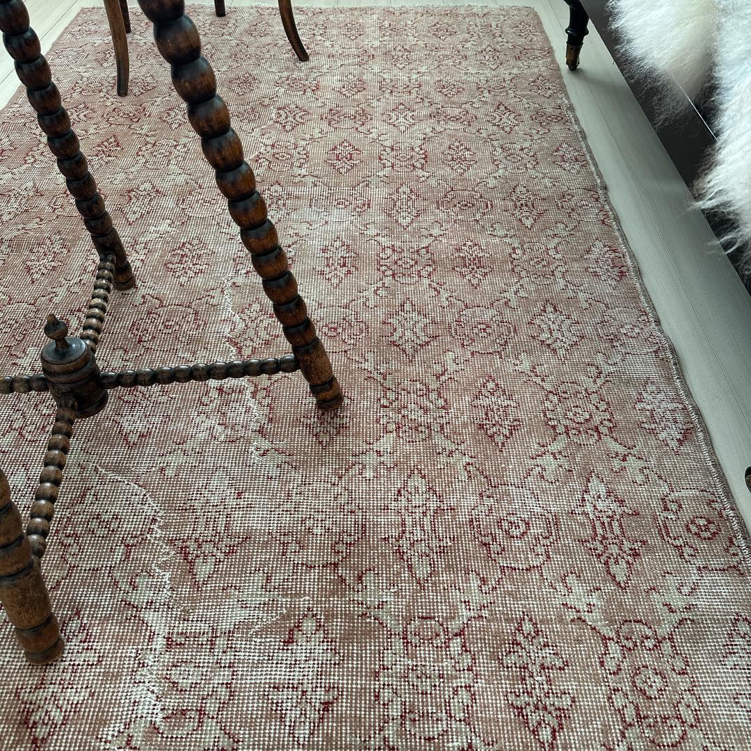 トルコ ヴィンテージラグ A95 レア人気柄 紋章 ピンクベージュ レッド