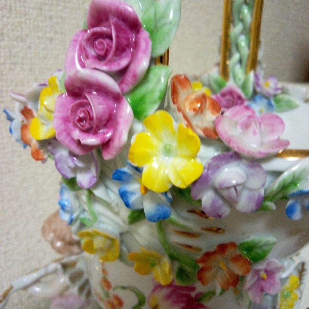 花瓶　陶器　フラワーベース　天使、花立体モチーフ