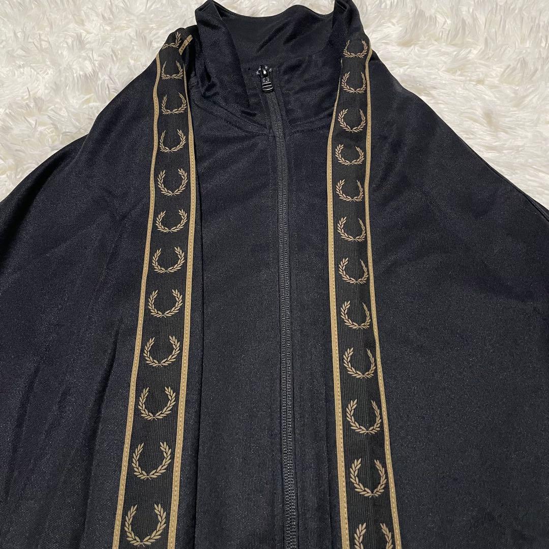 美品　FRED PERRY トラックジャケット　ジャージ　月桂樹　刺繍　黒