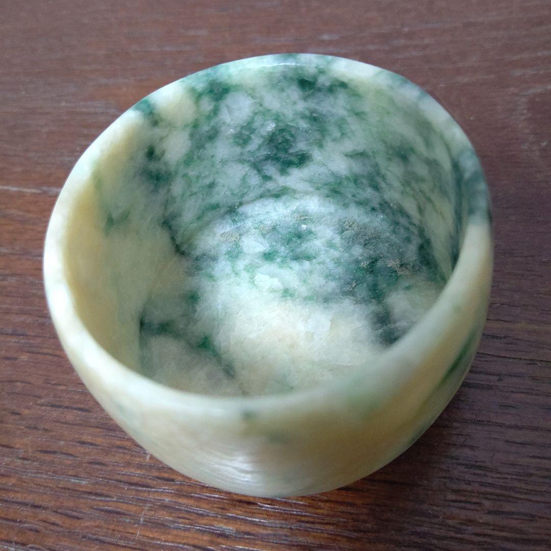 値下げ翡翠製ぐい呑み（糸魚川）検　翡翠　酒器ぐい呑み　美術工芸品　ヒスイ