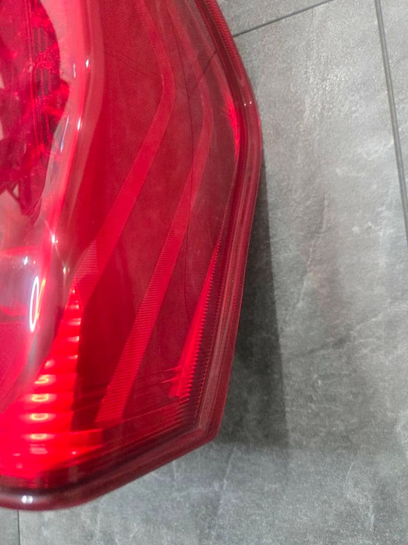 LA600S 　ダイハツ　タント　テールランプ