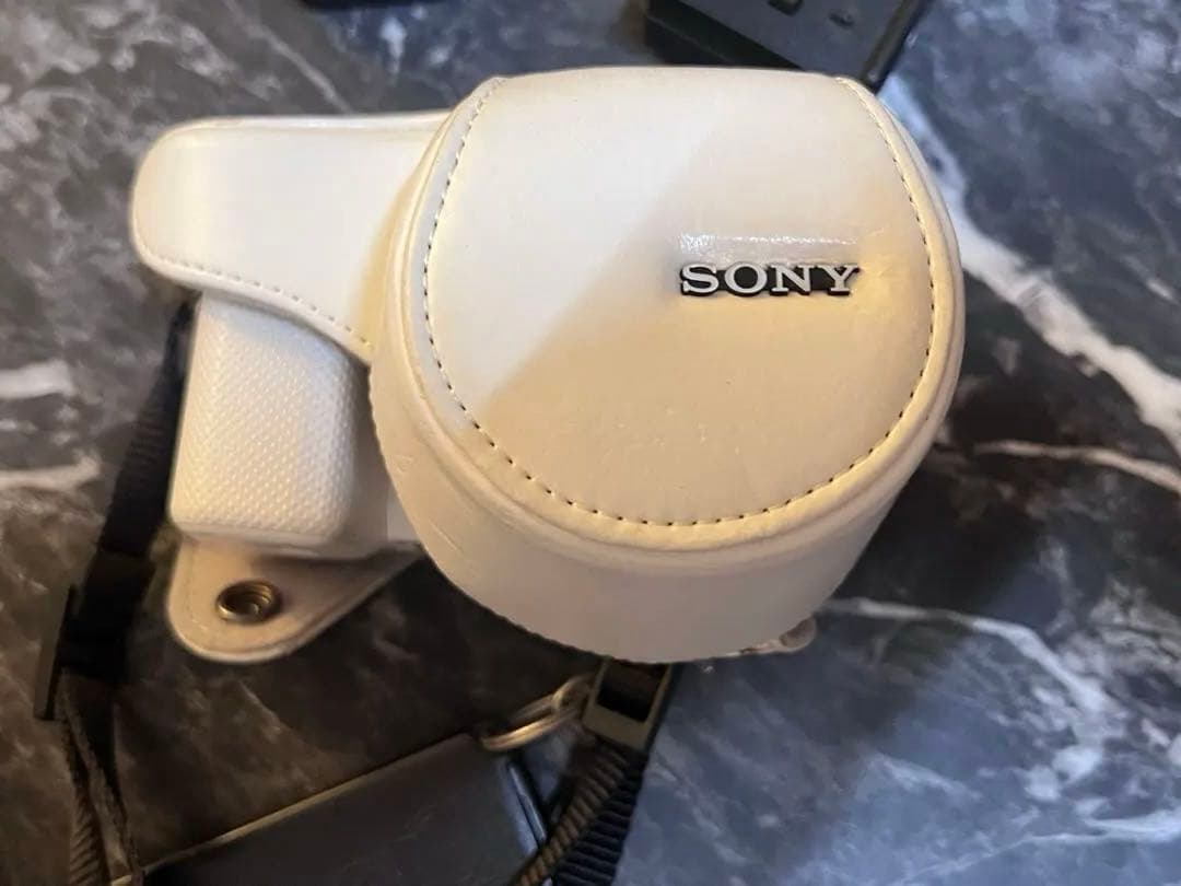 SONY NEX-5Rホワイト 一眼レフカメラ　バッテリー×4　自撮りスイッチ等