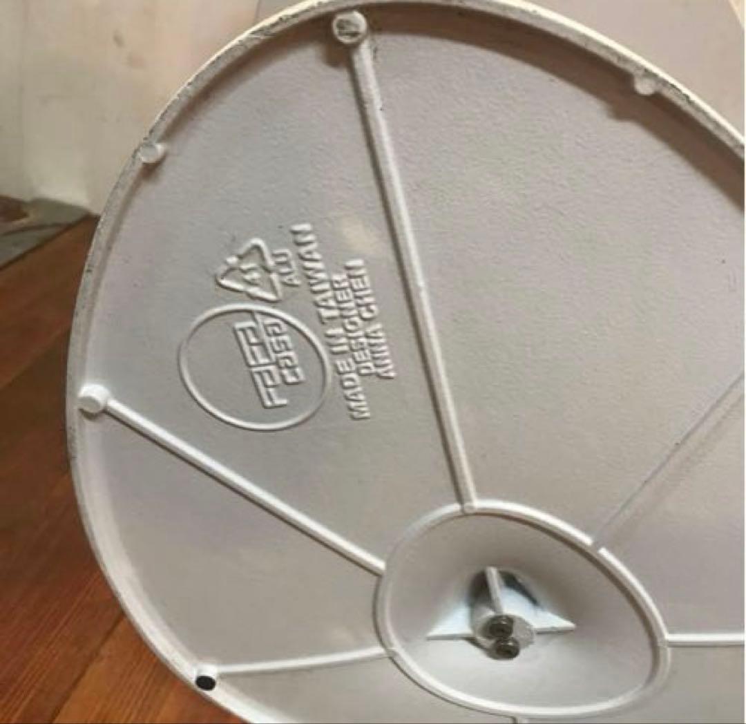 美品　鉄製　ホワイト　サイドテーブル　anna chen デザイン　ナイト