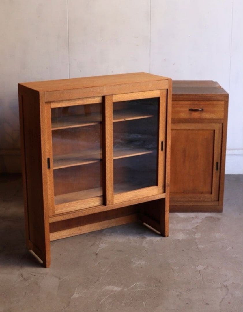 古家具 ガラス引戸キャビネット 食器棚 水屋箪笥 無垢材 古道具