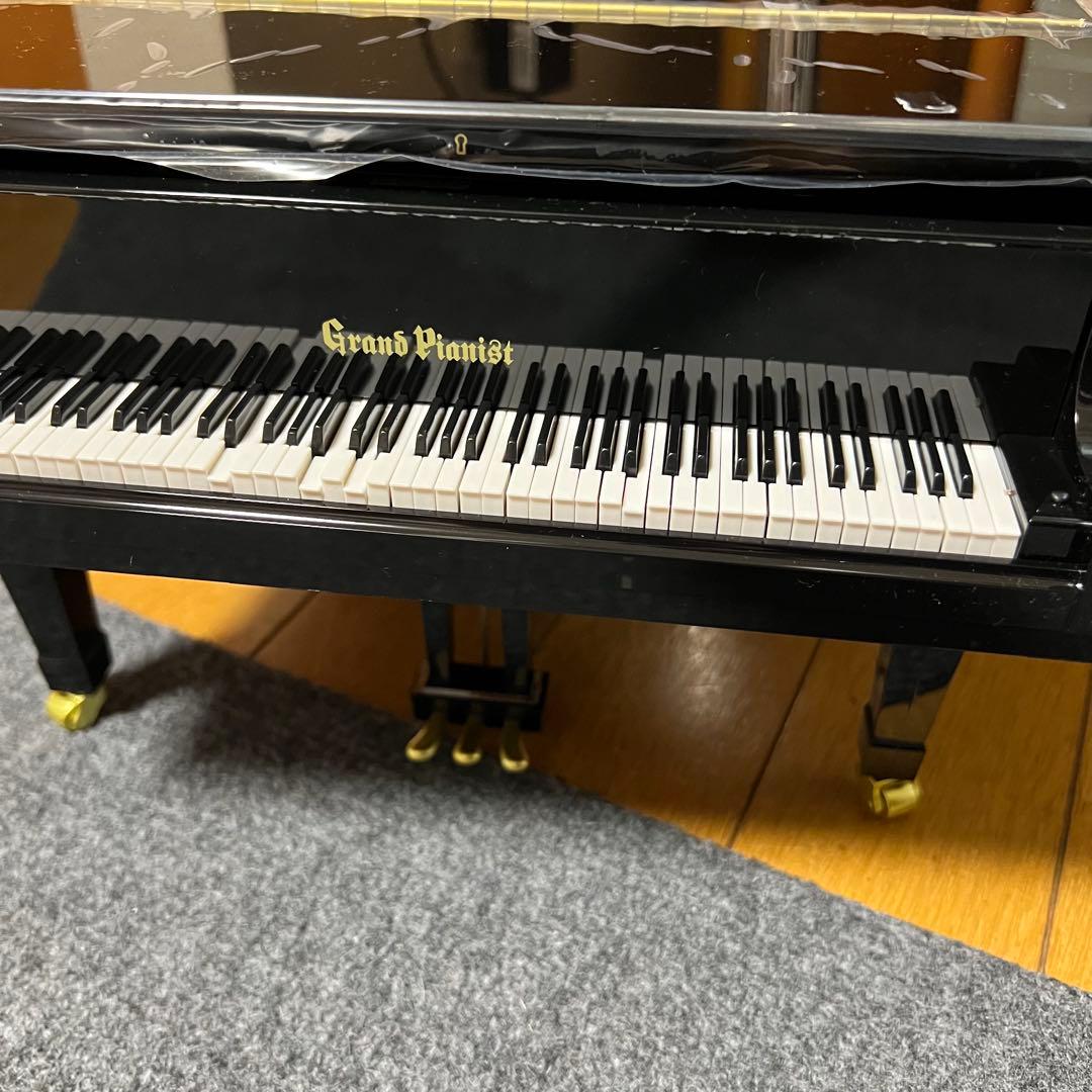 セガトイズグランドピアニスト　未使用箱無し屋根の片側蝶番が折れています。