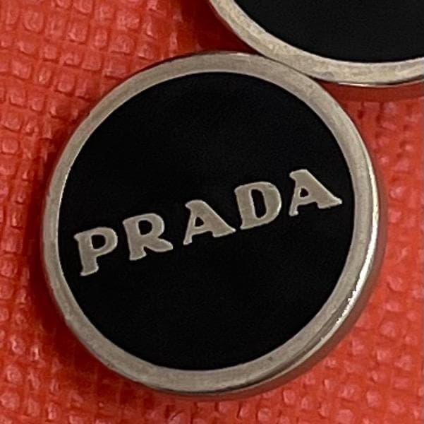 美品✨PRADA カフス カフリンクス プラダ箱付き　ロゴ ビジネス