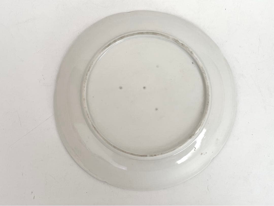 骨董　アンティーク　柿右衛門白磁　陽刻　印刻　柿右衛門　輪花皿　松竹梅　六寸皿